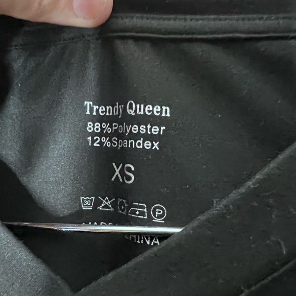 Black V-Neck Long Sleeve Stretch Top - XS - Like New - Picture 3 of 4